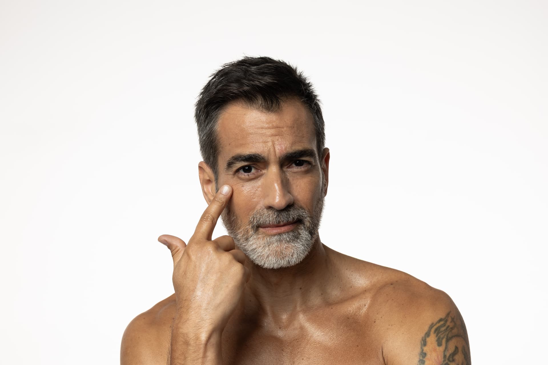 Jak rozświetlić twarz i dodać cerze blasku?