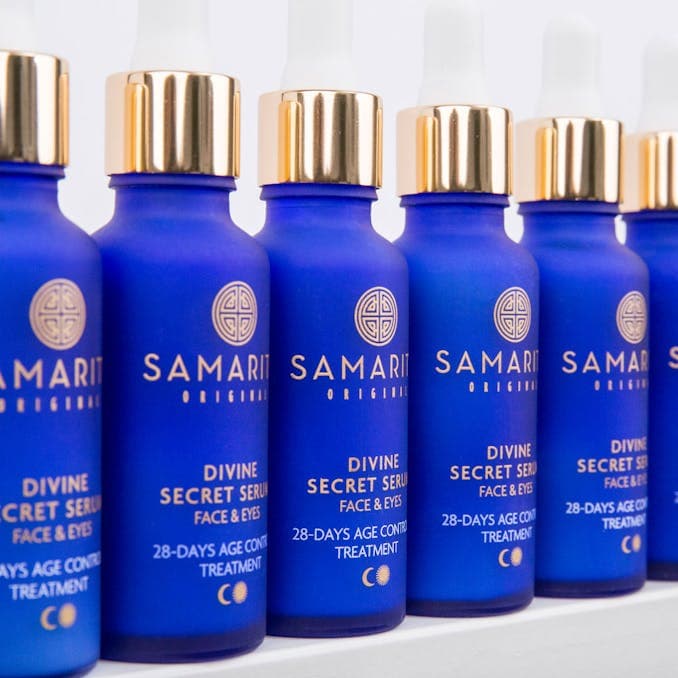 DIVINE SECRET SERUM, CZYLI 3 SERA W 1