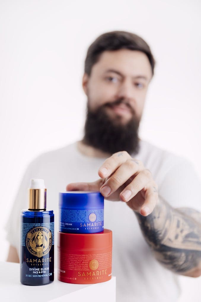 Elegancki i praktyczny prezent dla mężczyzn a pielęgnacja wymagającej męskiej skóry