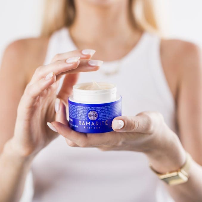 grafika modelka z divine cream