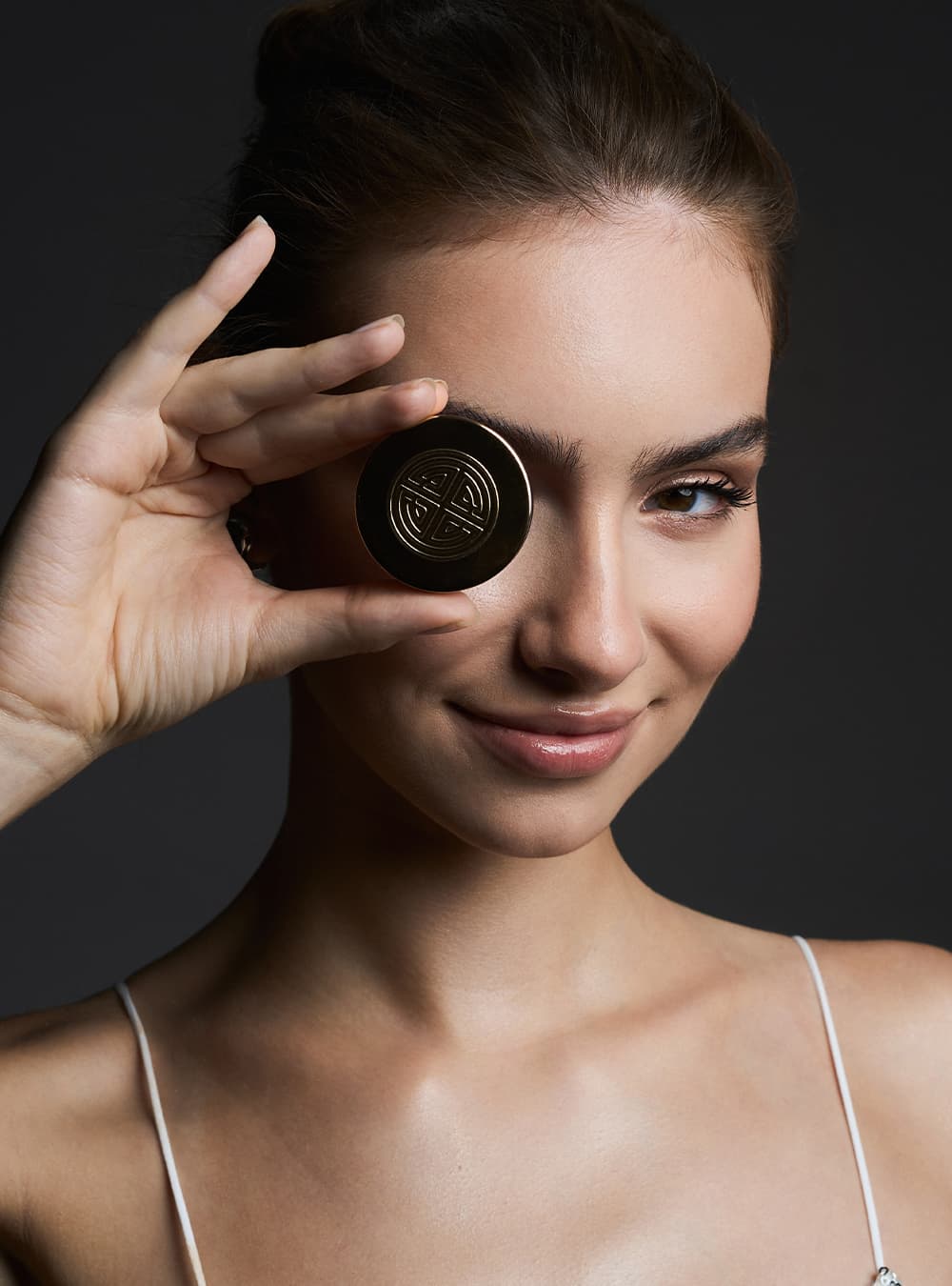 ŚWIADOMA PIELĘGNACJA TWARZY, CZYLI MNIEJ ZNACZY WIĘCEJ