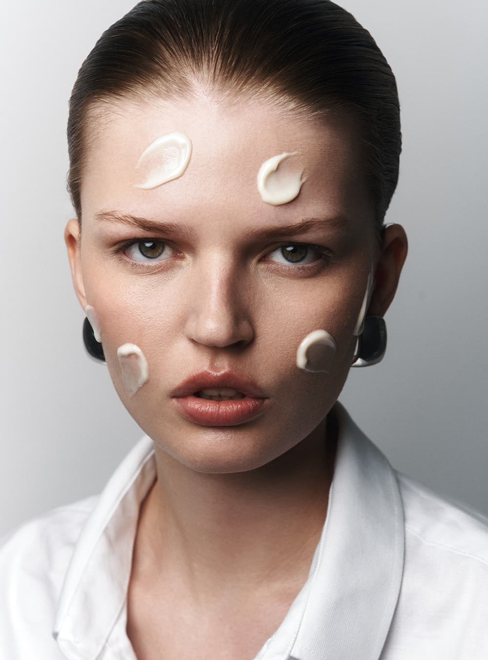 KREM NA ZMARSZCZKI: JAK WYBRAĆ NAJLEPSZY KREM DOSTOSOWANY DO WIEKU I POTRZEB SKÓRY